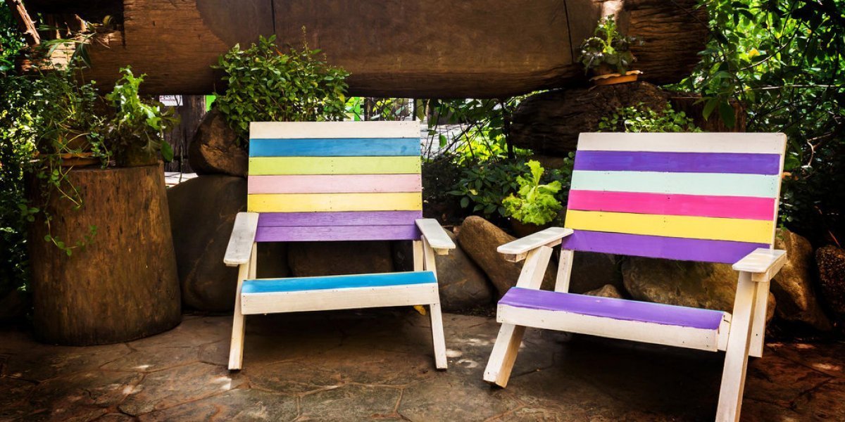 Tips in Choosing the Right Paint Colors for Outdoor Furniture